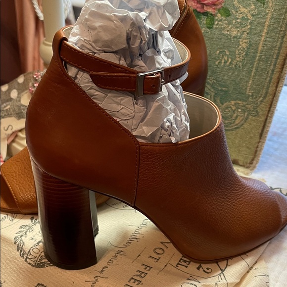 Louise et Cie Tan Leather Peep-Toe Mules with Ankle Strap - Picture 3 of 14